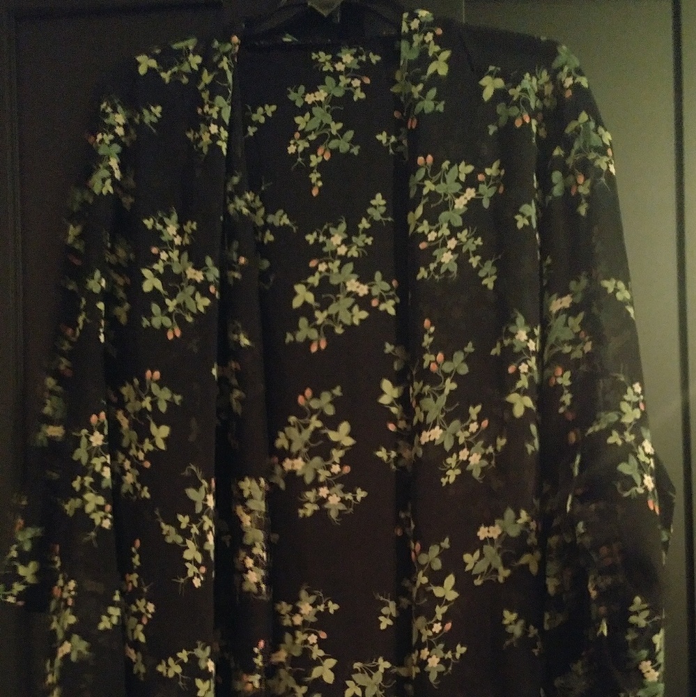Kimono with strawberry pattern